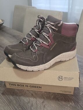 NEW! Clarks Wave Summit Waterproof AP Hiking Boots Taupe Combination 7 Wide